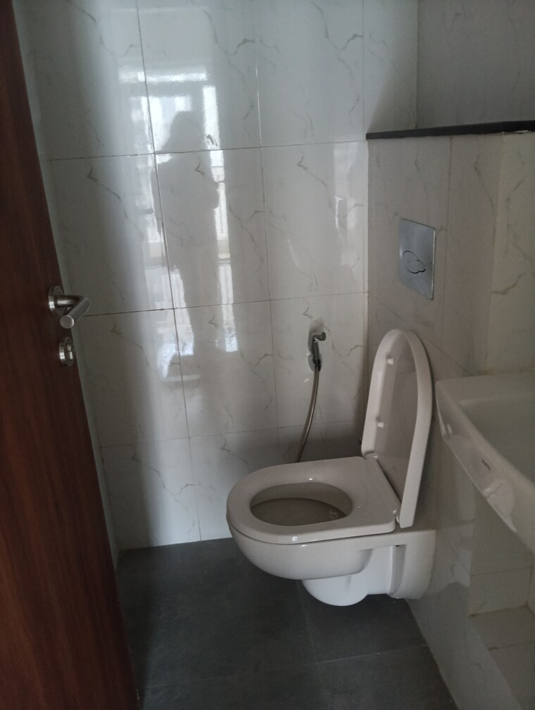 Bathroom, dosti-west-county 2 Bedroom 692 Sq.Ft. Apartment In Balkum Pada Thane 9645474