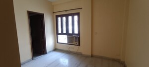 Room in 3 BHK Builder Floor at Unitech Palms, South City 1 – for Rent