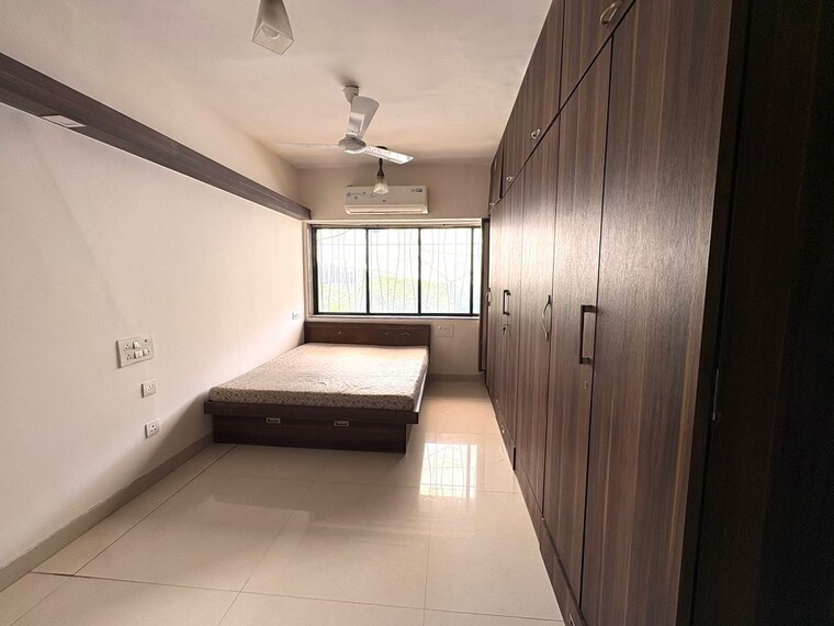 Room, santacruz west 2 Bedroom 700 Sq.Ft. Apartment In Santacruz West Mumbai 9645636