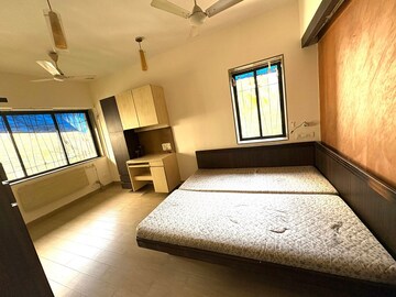 Bedroom in 2 BHK Apartment at Santacruz West – for Rent