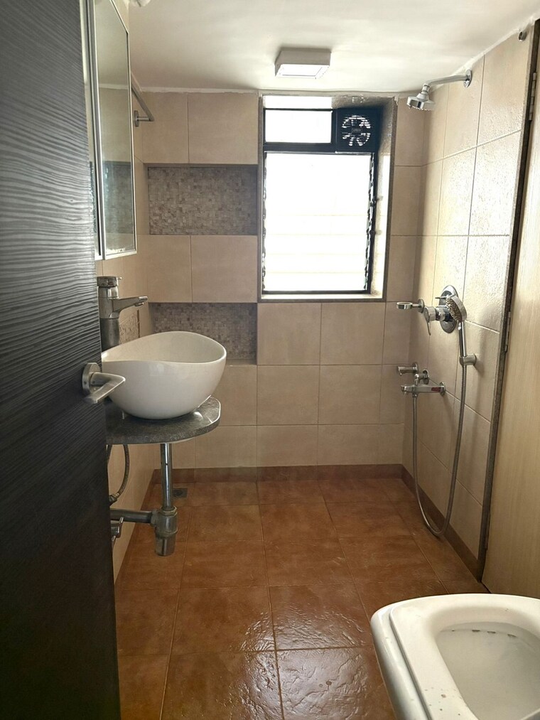 Bathroom, santacruz west 2 Bedroom 700 Sq.Ft. Apartment In Santacruz West Mumbai 9645636