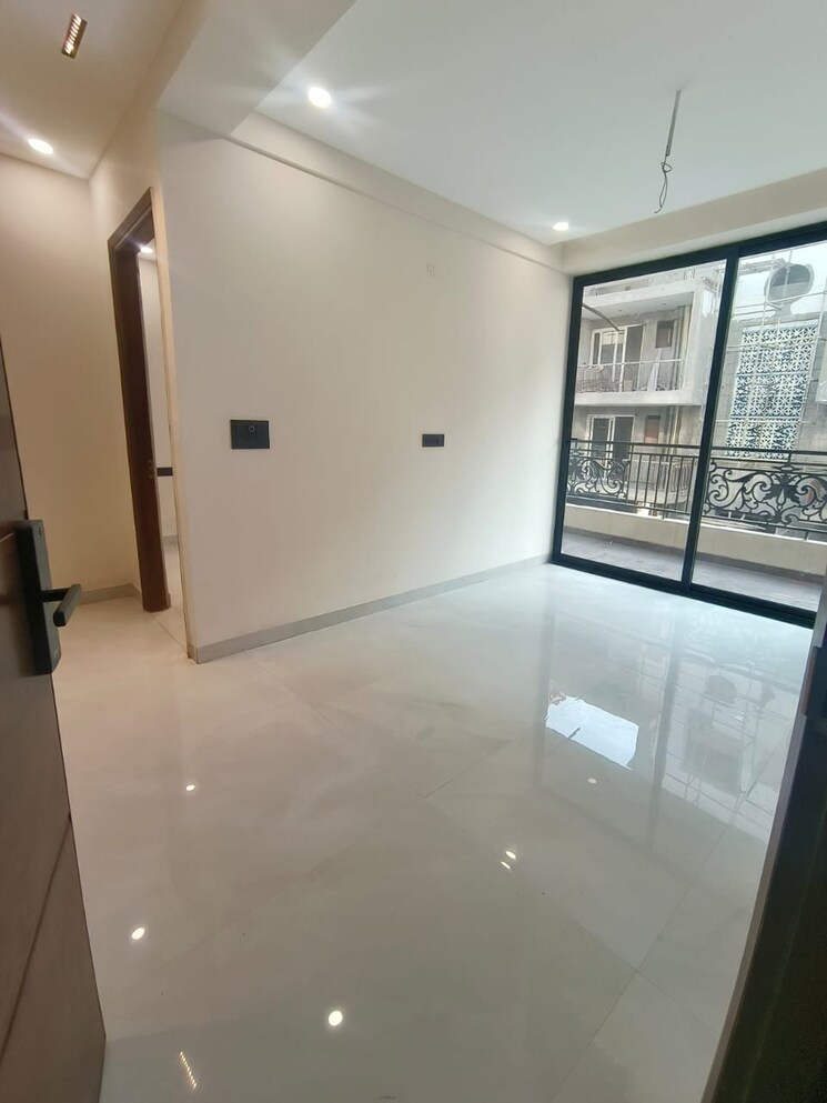 Room, patiala road 3 Bedroom 150 Sq.Yd. Builder Floor In Patiala Road Zirakpur 9645691