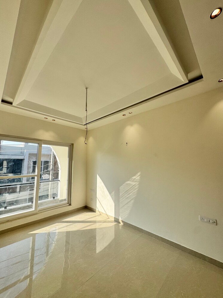 Room, patiala road 3 Bedroom 150 Sq.Yd. Builder Floor In Patiala Road Zirakpur 9645691