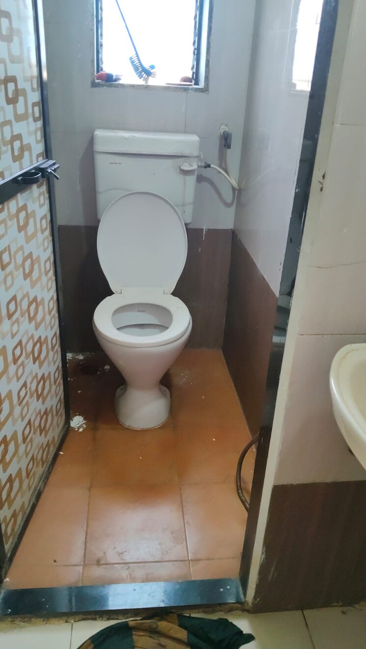 Bathroom, tilak nagar 3 Bedroom 1440 Sq.Ft. Apartment In Tilak Nagar Mumbai 9645634