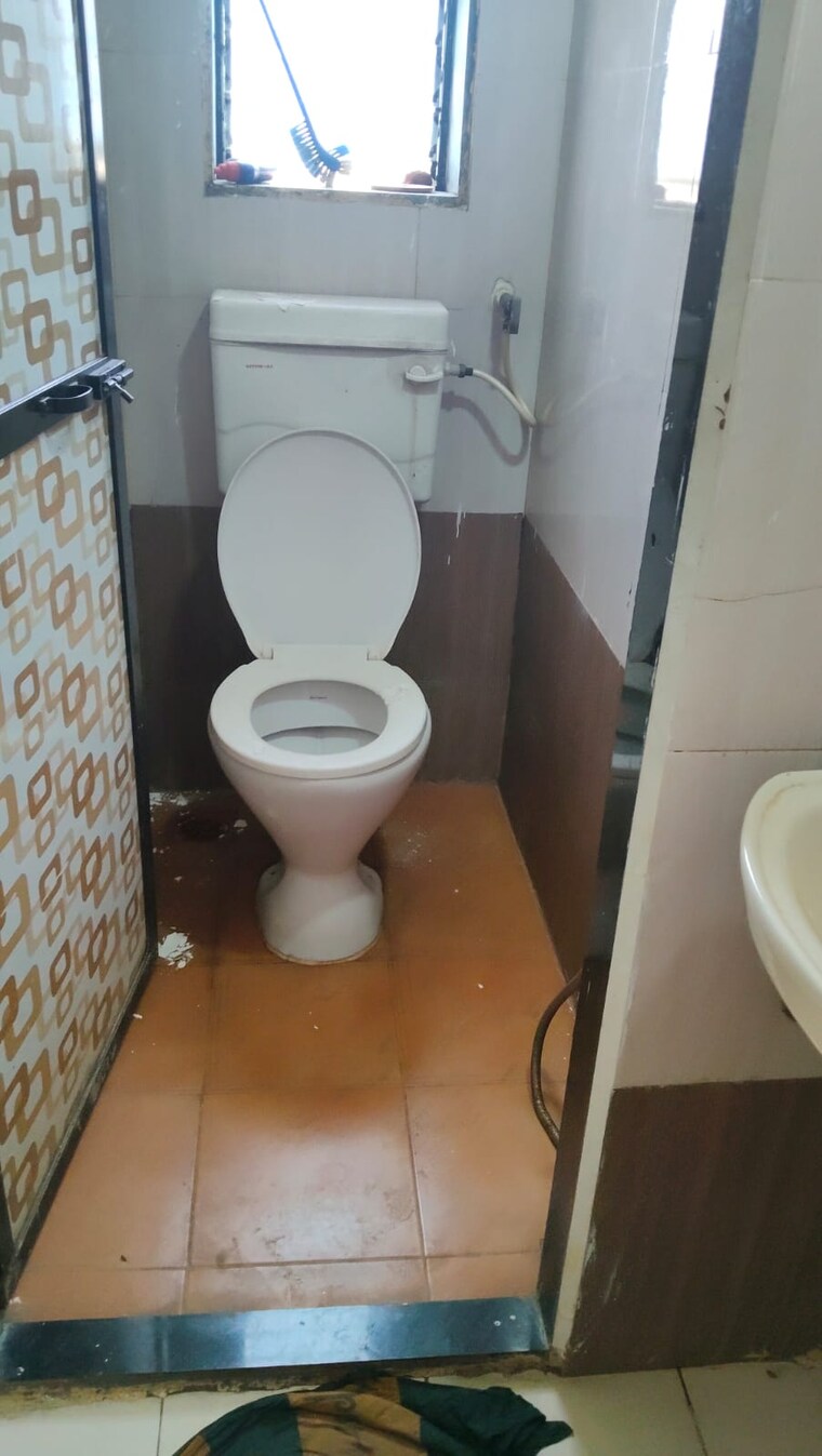 Bathroom, tilak nagar 3 Bedroom 1440 Sq.Ft. Apartment In Tilak Nagar Mumbai 9645634