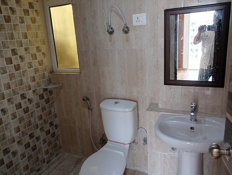 Bathroom, mahagun-mantra-i 3 Bedroom 1400 Sq.Ft. Apartment In Sector 10 Greater Noida Greater Noida 9645720