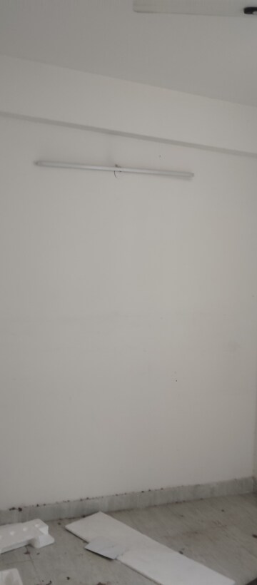 Room in 2 BHK Apartment at Signature Global Signum 107, Sector 107 – for Rent