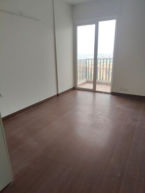 Room in 4 BHK Apartment at Mapsko Mount Ville, Sector 79 – for Rent