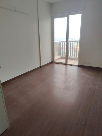 Room in 4 BHK Apartment at Mapsko Mount Ville, Sector 79 – for Rent