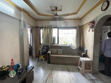 Living Room in 1.5 BHK Apartment at Malad East – for Rent