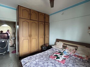 Bedroom in 1.5 BHK Apartment at Malad East – for Rent