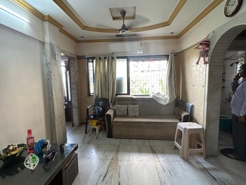 Living Room in 1.5 BHK Apartment at Malad East – for Rent