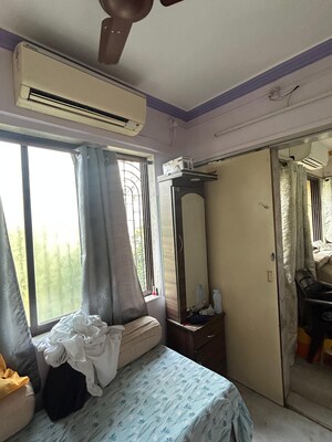 Living Room in 1.5 BHK Apartment at Malad East – for Rent