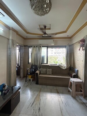Living Room in 1.5 BHK Apartment at Malad East – for Rent