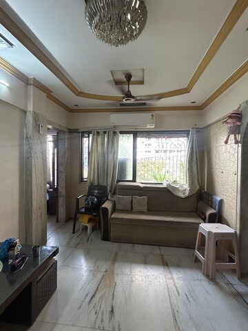 Living Room in 1.5 BHK Apartment at Malad East – for Rent