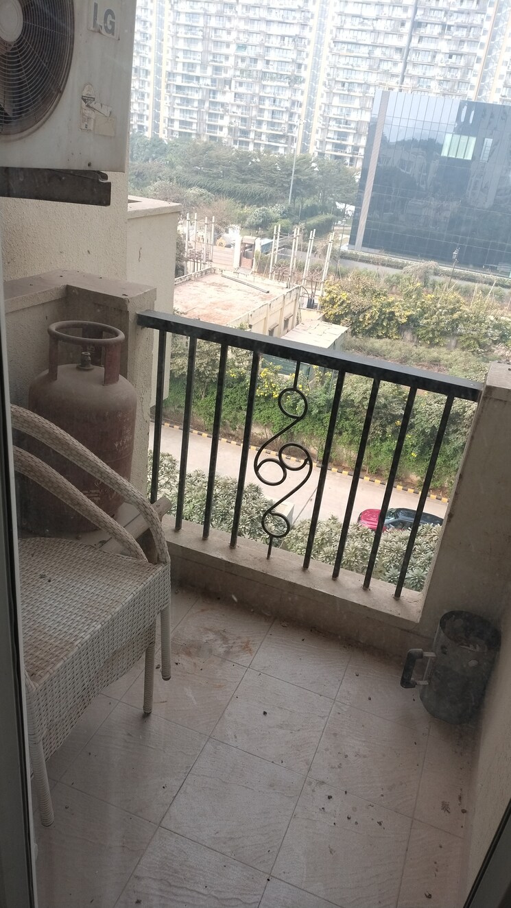 Balcony, emaar-emerald-estate 3.5 Bedroom 1350 Sq.Ft. Apartment In Sector 65 Gurgaon 9645910