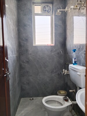 Bathroom in 1 RK Builder Floor at Ashoka Enclave Faridabad, Sector 34 – for Rent