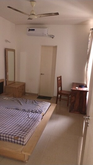 Bathroom in 3.5 BHK Apartment at Emaar Emerald Estate, Sector 65 – for Rent