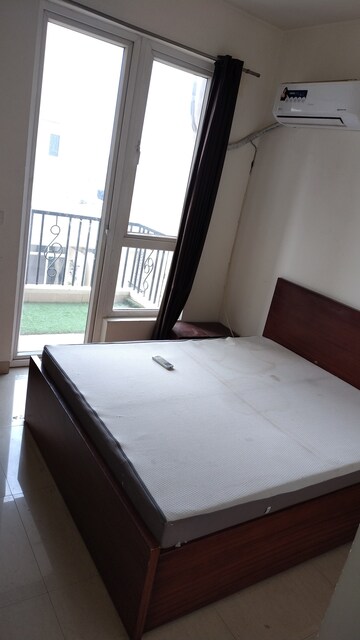 Furnished Amenities in 3.5 BHK Apartment at Emaar Emerald Estate, Sector 65 – for Rent