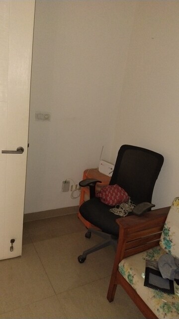 Furnished Amenities in 3.5 BHK Apartment at Emaar Emerald Estate, Sector 65 – for Rent