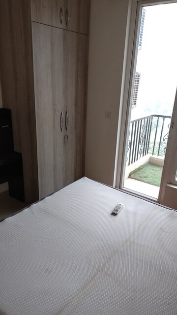 Furnished Amenities in 3.5 BHK Apartment at Emaar Emerald Estate, Sector 65 – for Rent