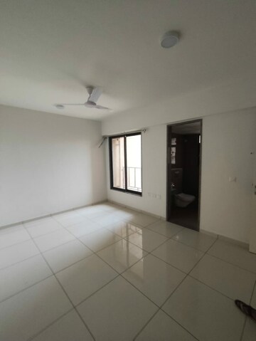 Room in 3 BHK Apartment at Shela – for Rent