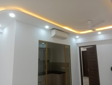 Furnished Amenities in 3 BHK Apartment at Smart World Orchard, Sector 61 – for Rent