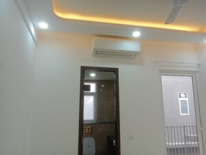 Furnished Amenities in 3 BHK Apartment at Smart World Orchard, Sector 61 – for Rent