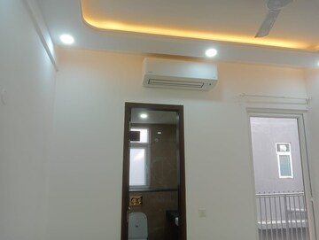 Furnished Amenities in 3 BHK Apartment at Smart World Orchard, Sector 61 – for Rent