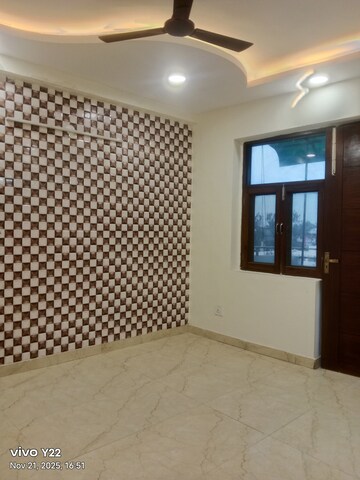 Room in 3 BHK Builder Floor at Ashoka Enclave Faridabad, Sector 34 – for Sale