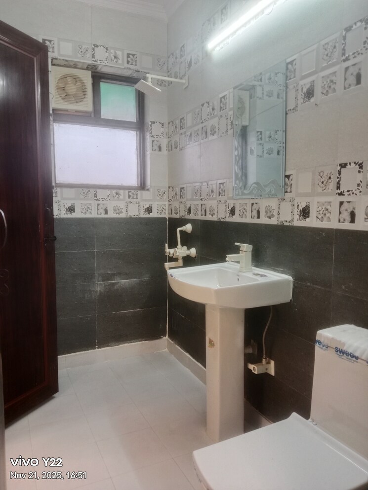 Master Bedroom, ashoka-enclave-faridabad 3 Bedroom 2115 Sq.Ft. Builder Floor In Sector 34 Faridabad 9645945