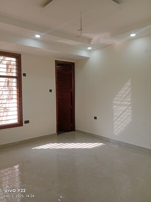 Room in 3 BHK Builder Floor at Ashoka Enclave 3, Sector 35 – for Sale