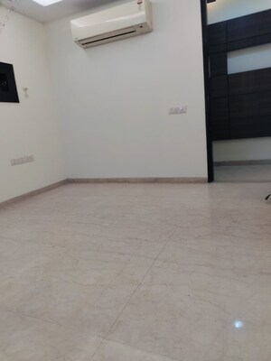 Room in 4 BHK Apartment at Boutique Residential Apartments D-6 4, Vasant Vihar – for Rent