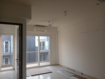 Room in 3 BHK Apartment at Smart World Orchard, Sector 61 – for Rent