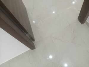 Room in 3 BHK Apartment at Smart World Orchard, Sector 61 – for Rent