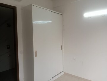 Room in 3 BHK Apartment at Smart World Orchard, Sector 61 – for Rent