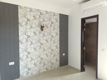 Room in 3 BHK Apartment at Smart World Orchard, Sector 61 – for Rent