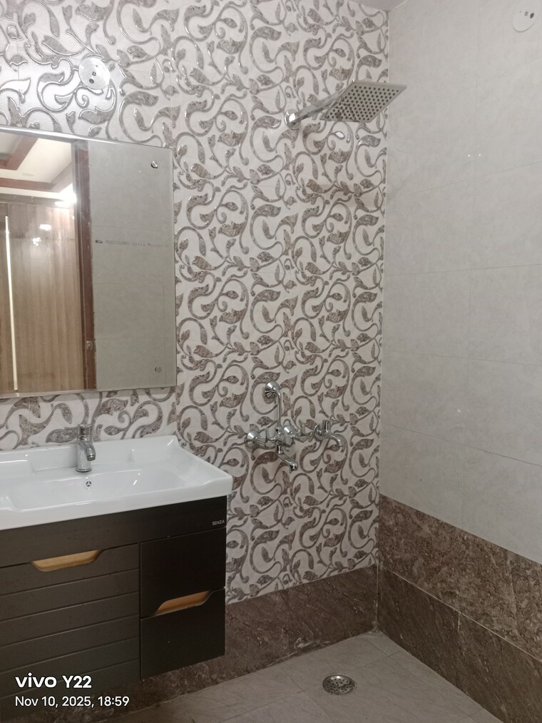 Bathroom, ashoka-enclave-faridabad 3 Bedroom 2100 Sq.Ft. Builder Floor In Sector 34 Faridabad 9645989