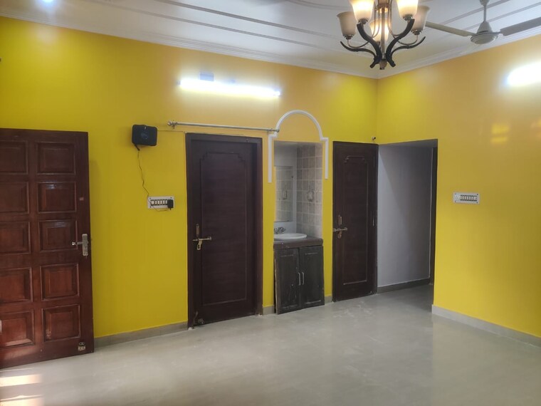 Room, gomti nagar 2.5 Bedroom 1400 Sq.Ft. Villa In Gomti Nagar Lucknow 9645990