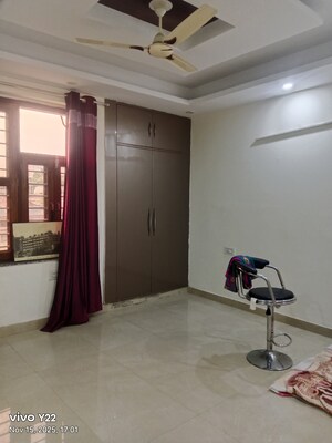 Room in 4 BHK Builder Floor at Sharma Homes 1, Sector 37 – for Rent