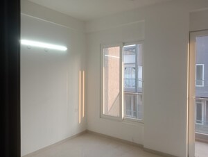 Room in 3 BHK Apartment at Smart World Orchard, Sector 61 – for Rent