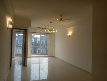 Room in 3 BHK Apartment at Smart World Orchard, Sector 61 – for Rent