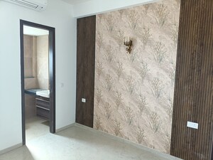 Room in 3 BHK Apartment at Smart World Orchard, Sector 61 – for Rent
