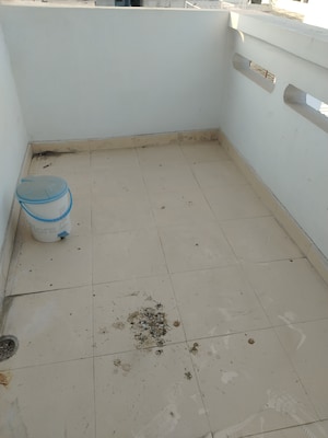 Bathroom in 1 RK Builder Floor at Dev Homes 5, Sector 37 – for Rent