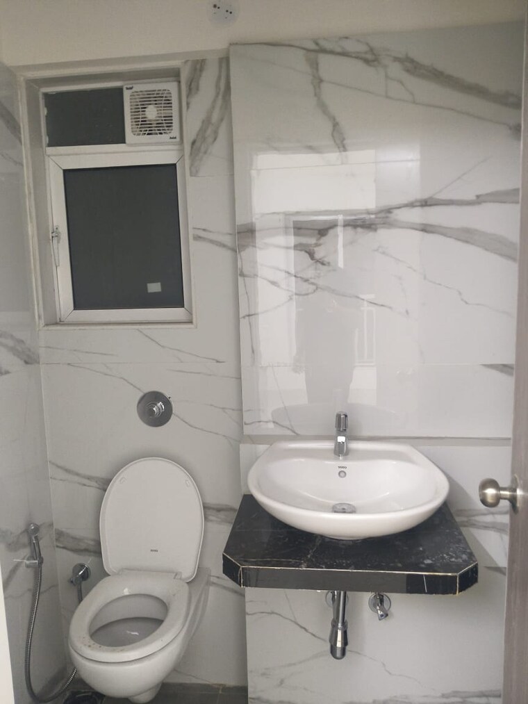 Bathroom, chandiwala-pearl-regency 1.5 Bedroom 550 Sq.Ft. Apartment In Andheri West Mumbai 9646007