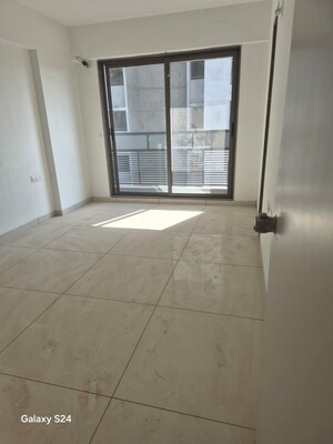 Room in 3 BHK Apartment at Vivaan Ixora, Zundal – for Rent