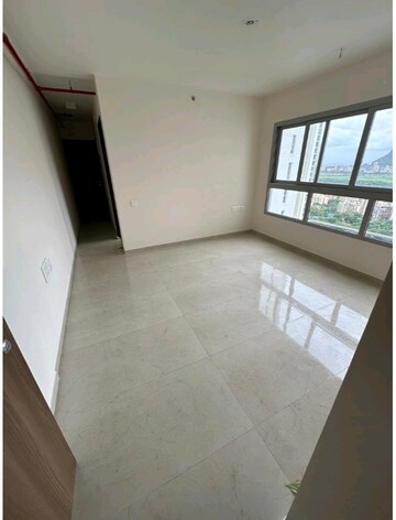 Room in 2 BHK Apartment at Piramal Vaikunth, Balkum Pada – for Rent