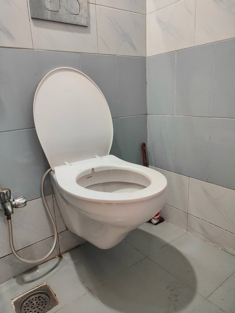 Bathroom, sector 14 dwarka 1 Bedroom 580 Sq.Ft. Apartment In Sector 14 Dwarka Delhi 9642083