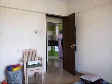 Room in 1 BHK Apartment at Raunak Unnathi Woods Phase 7 A And B, Ghodbunder Road – for Rent