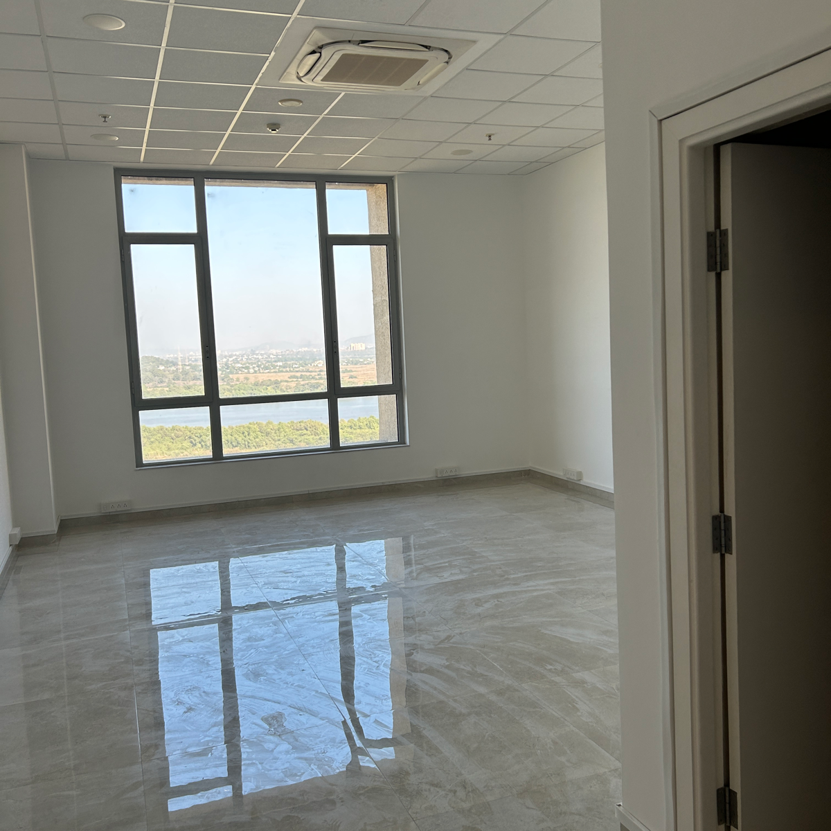Office Space For Sale in Hiranandani Solus
